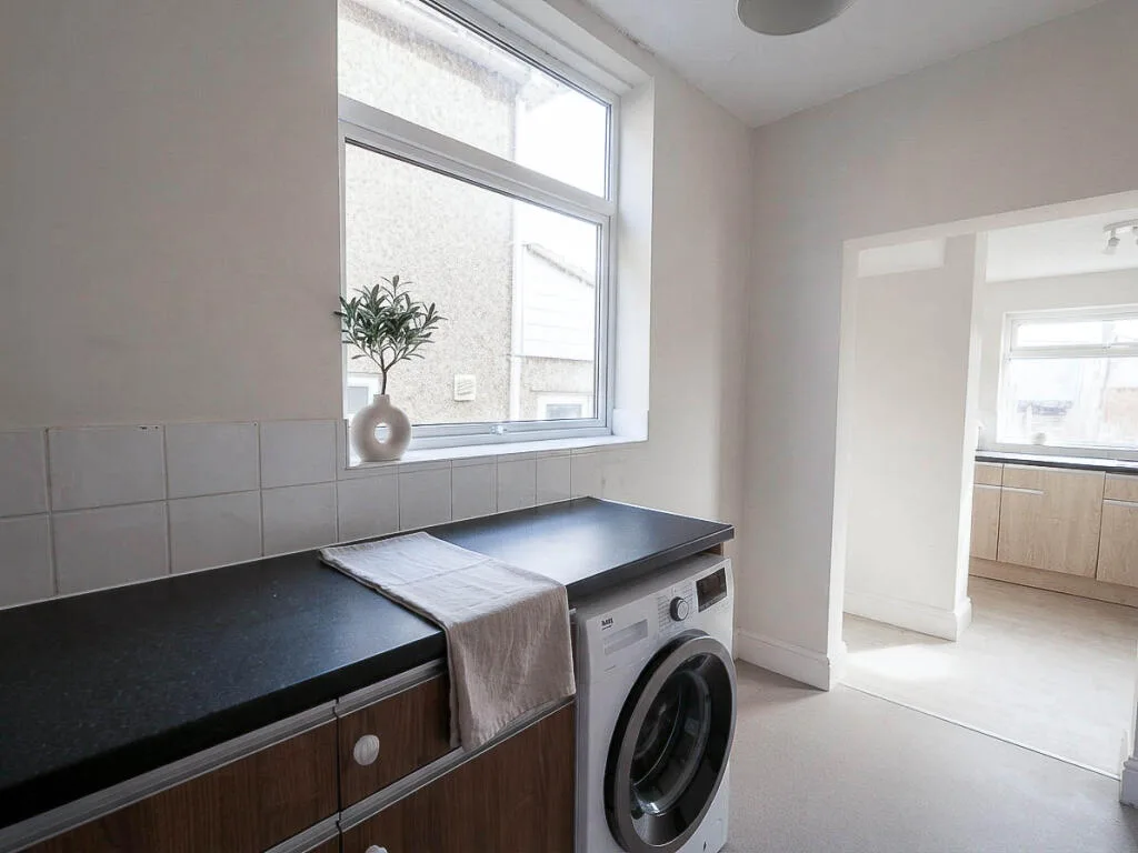 5 bedroom semi-detached house for rent