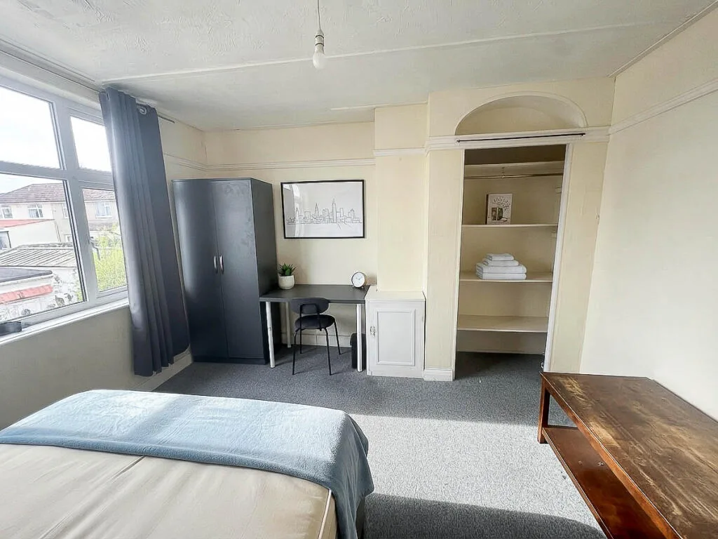 5 bedroom semi-detached house for rent