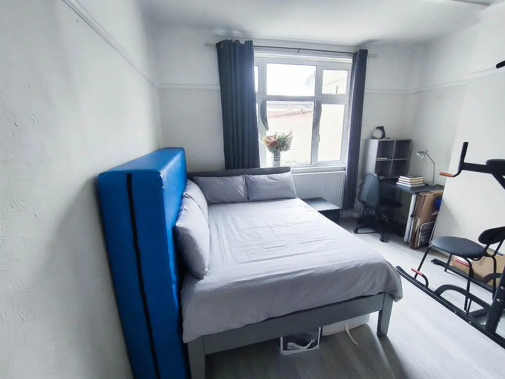 5 bedroom semi-detached house for rent