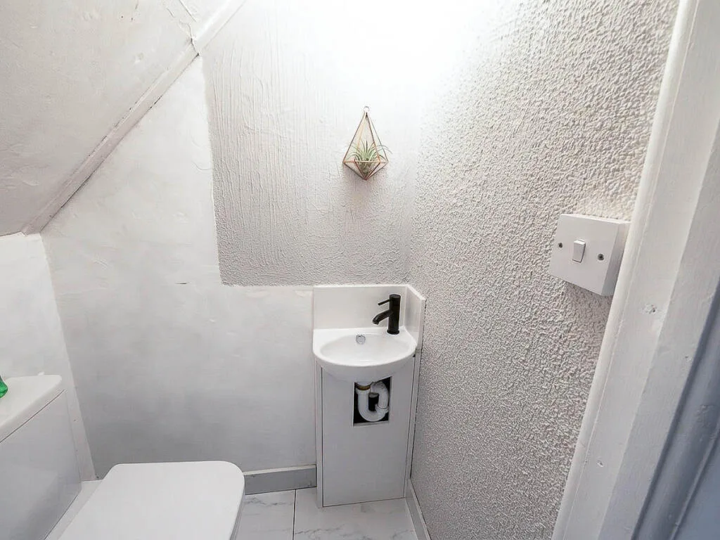 5 bedroom semi-detached house for rent