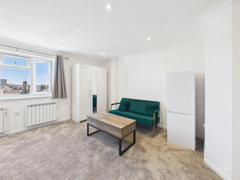 Studio flat for rent