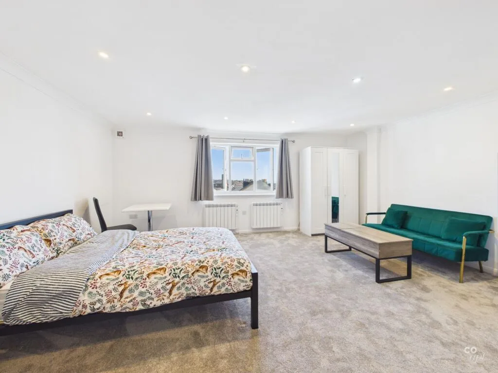 Studio flat for rent