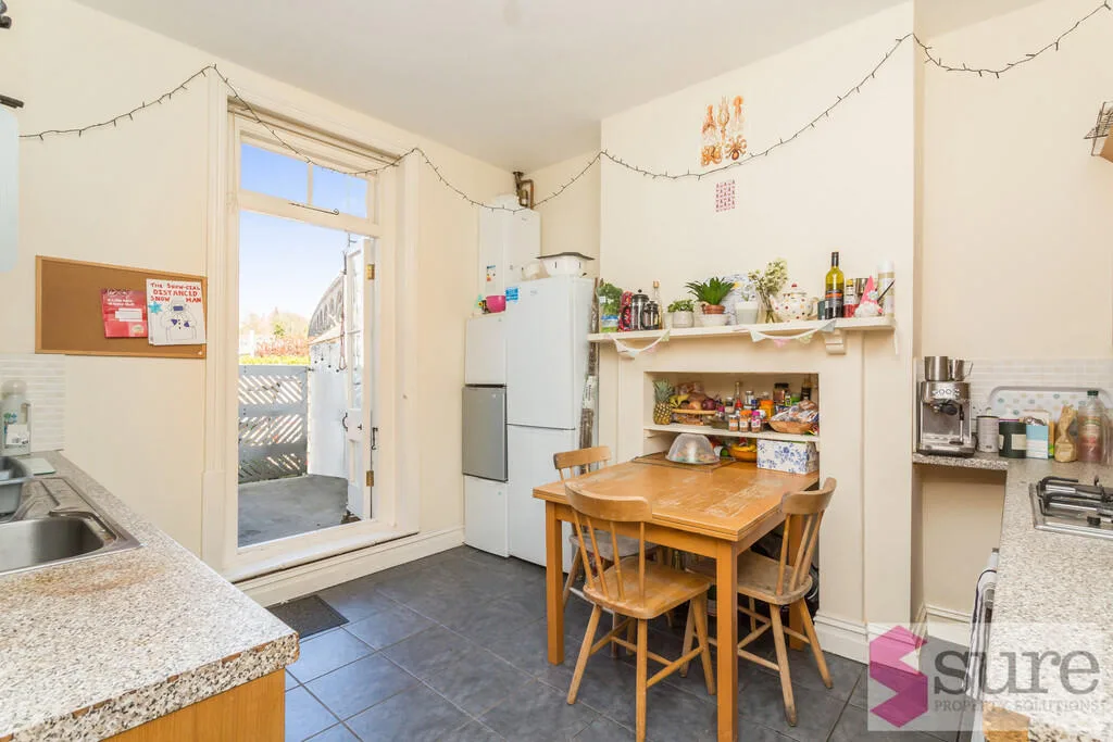 1 bedroom maisonette for rent