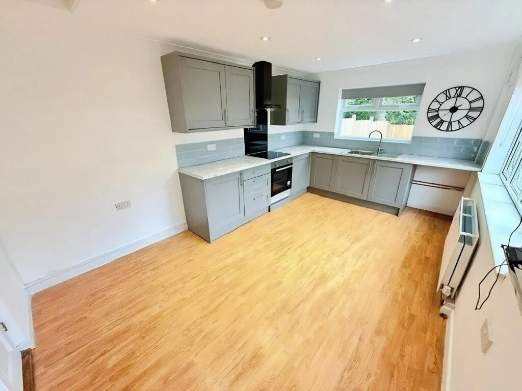 2 bedroom end of terrace house for rent