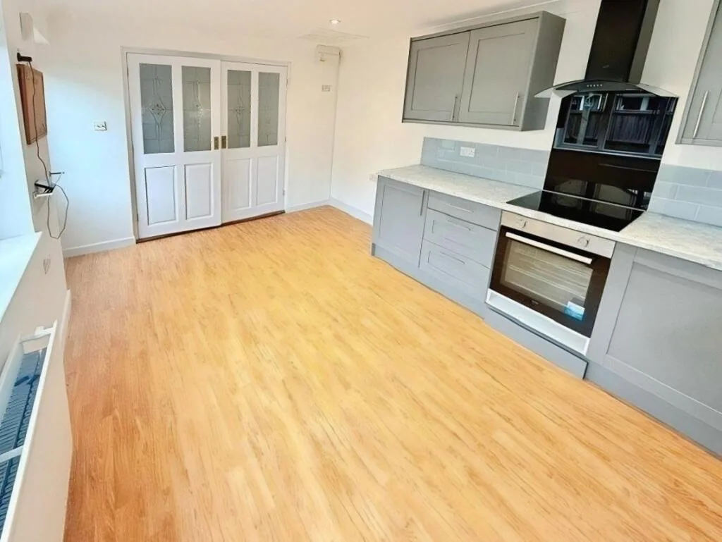 2 bedroom end of terrace house for rent