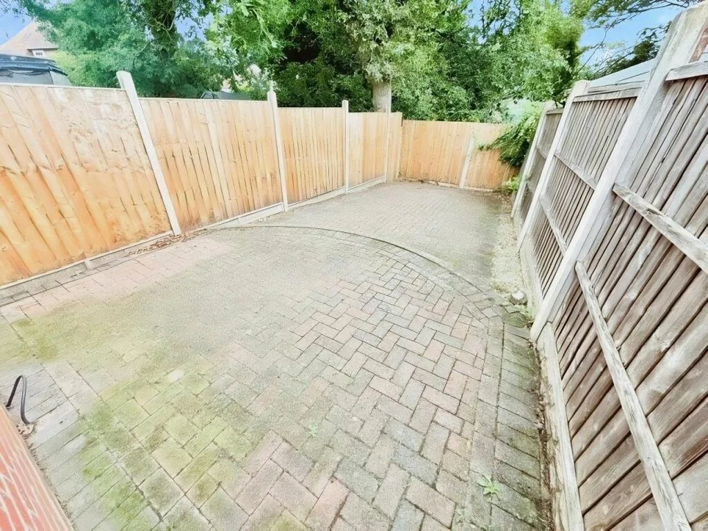 2 bedroom end of terrace house for rent