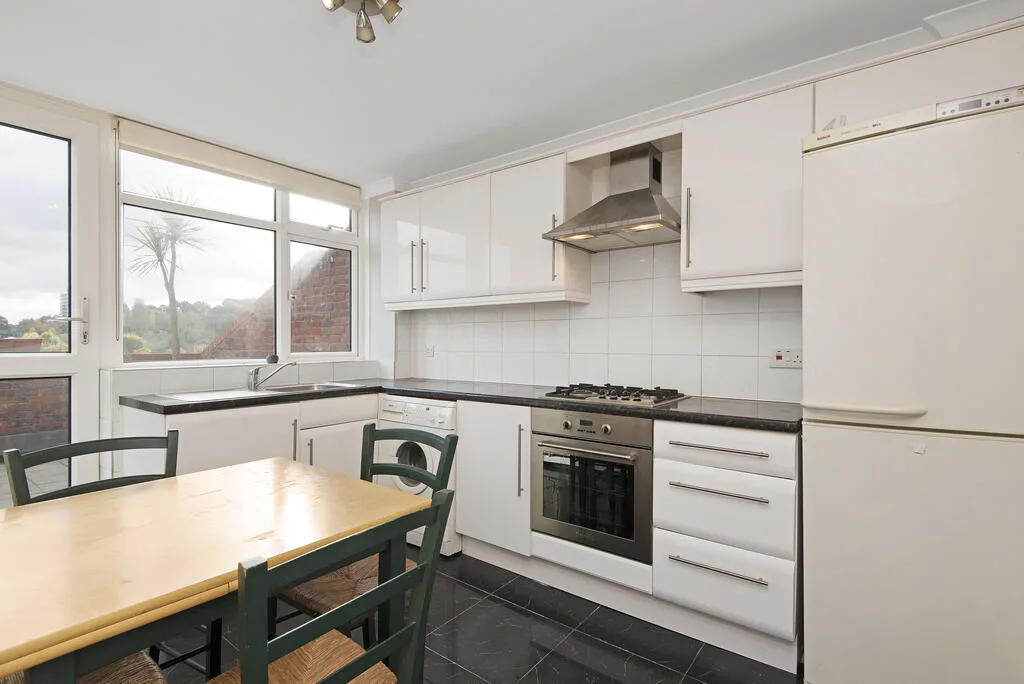 2 bedroom maisonette for rent
