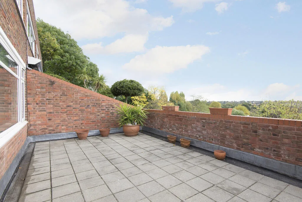 2 bedroom maisonette for rent