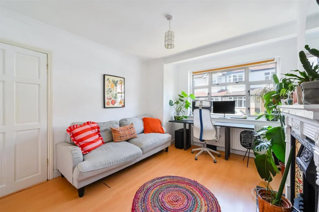 2 bedroom maisonette for rent