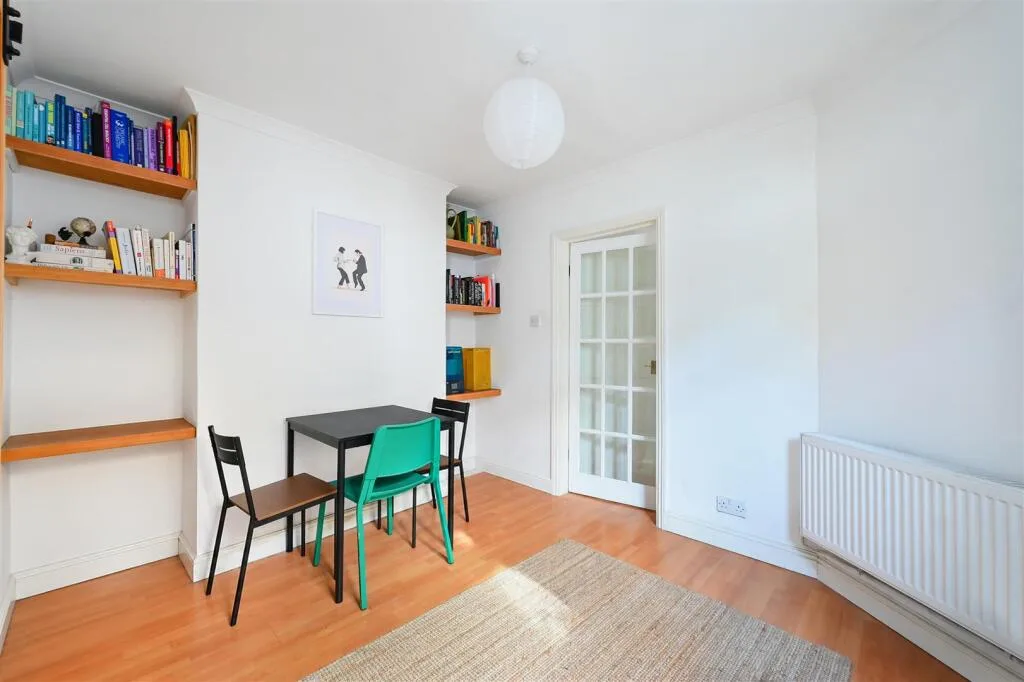 2 bedroom maisonette for rent