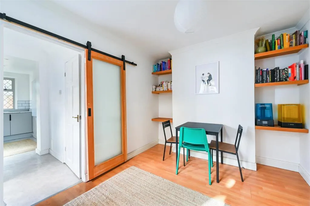2 bedroom maisonette for rent