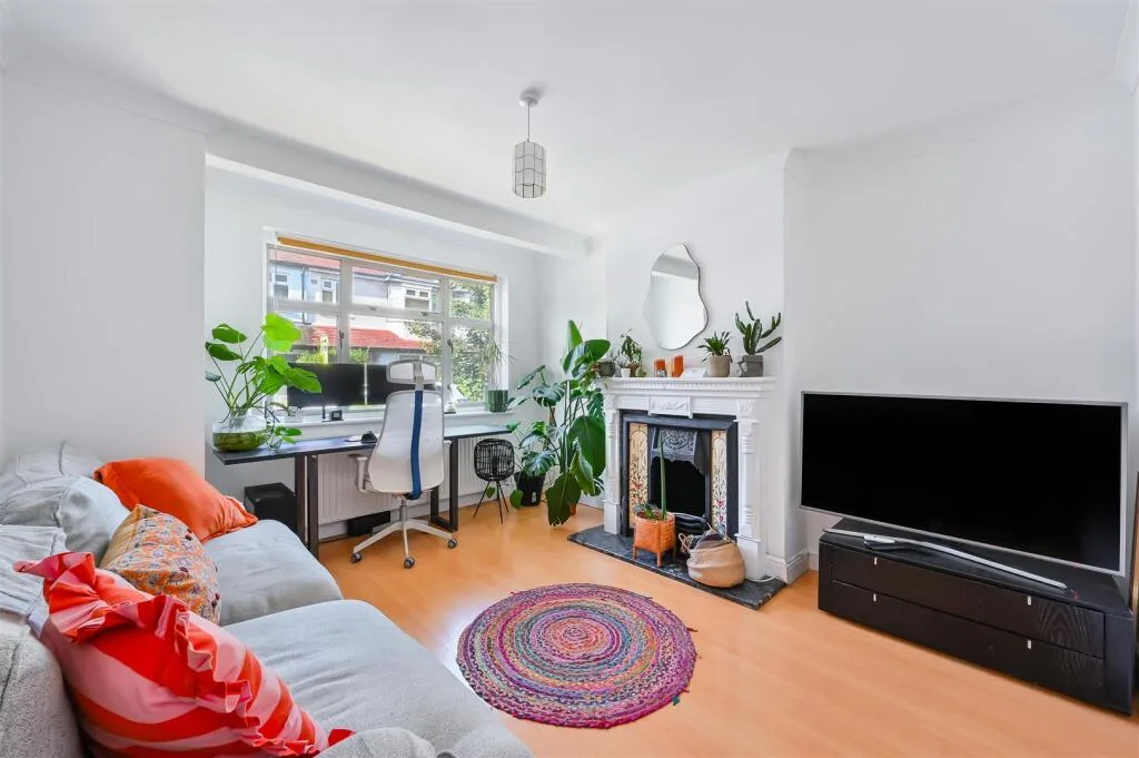 2 bedroom maisonette for rent
