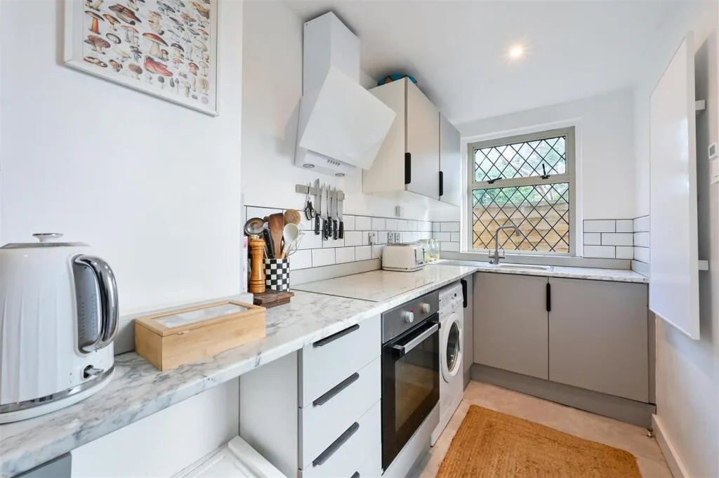 2 bedroom maisonette for rent