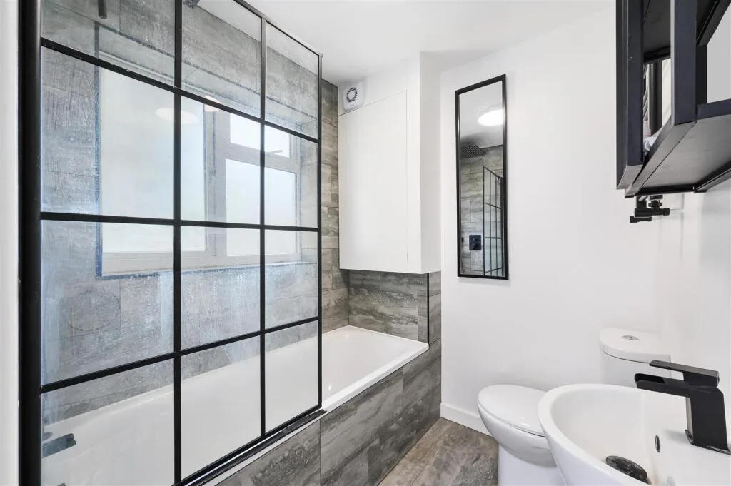 2 bedroom maisonette for rent