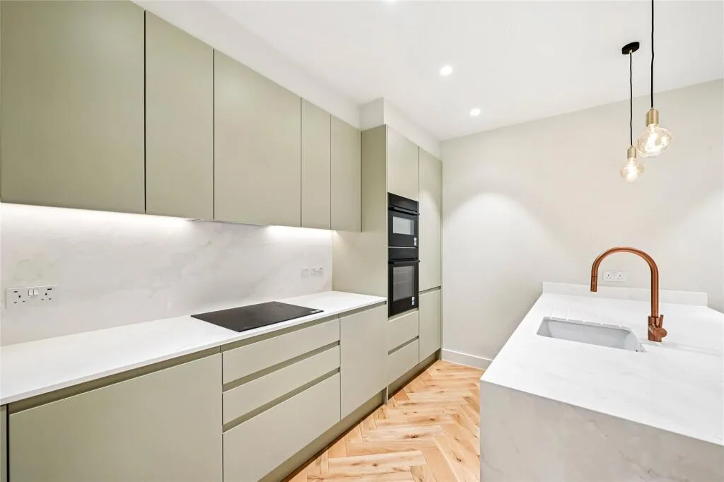 3 bedroom mews property for rent