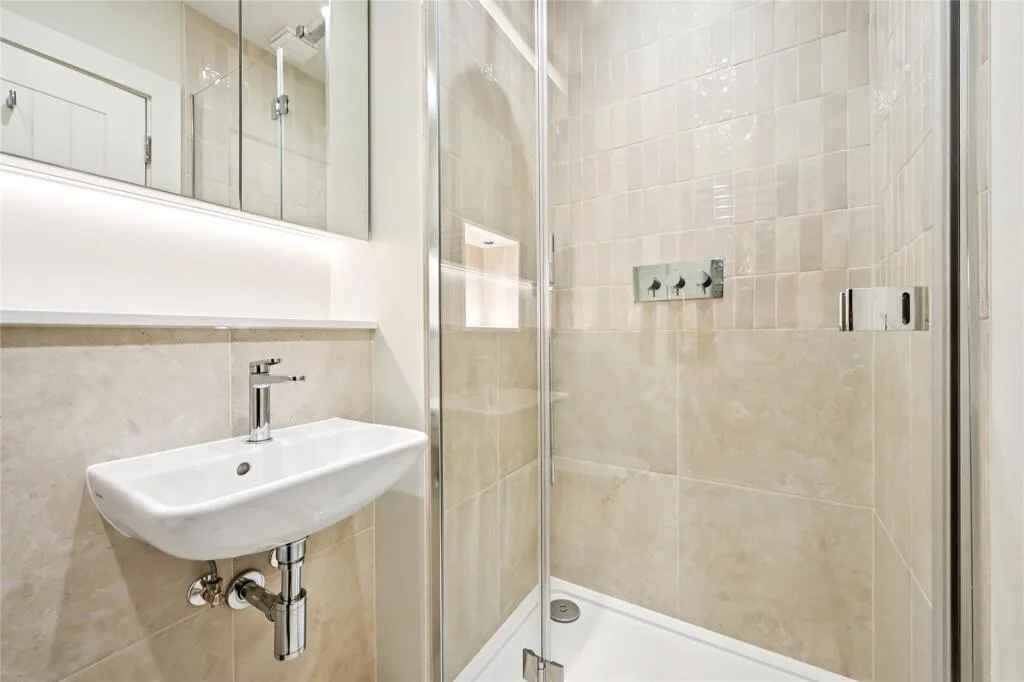 3 bedroom mews property for rent