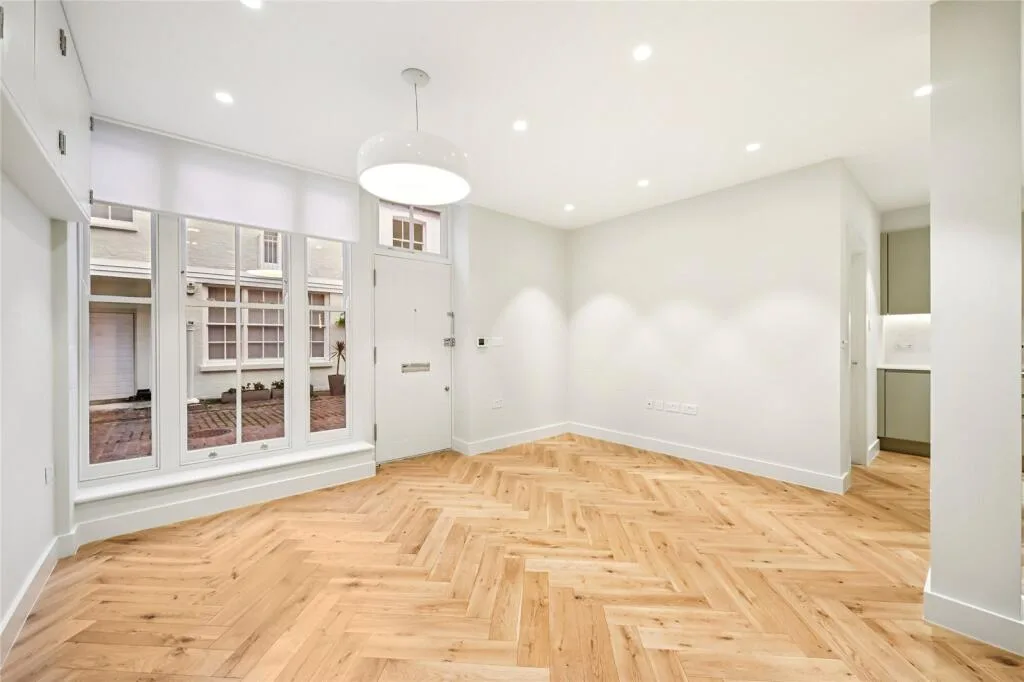3 bedroom mews property for rent