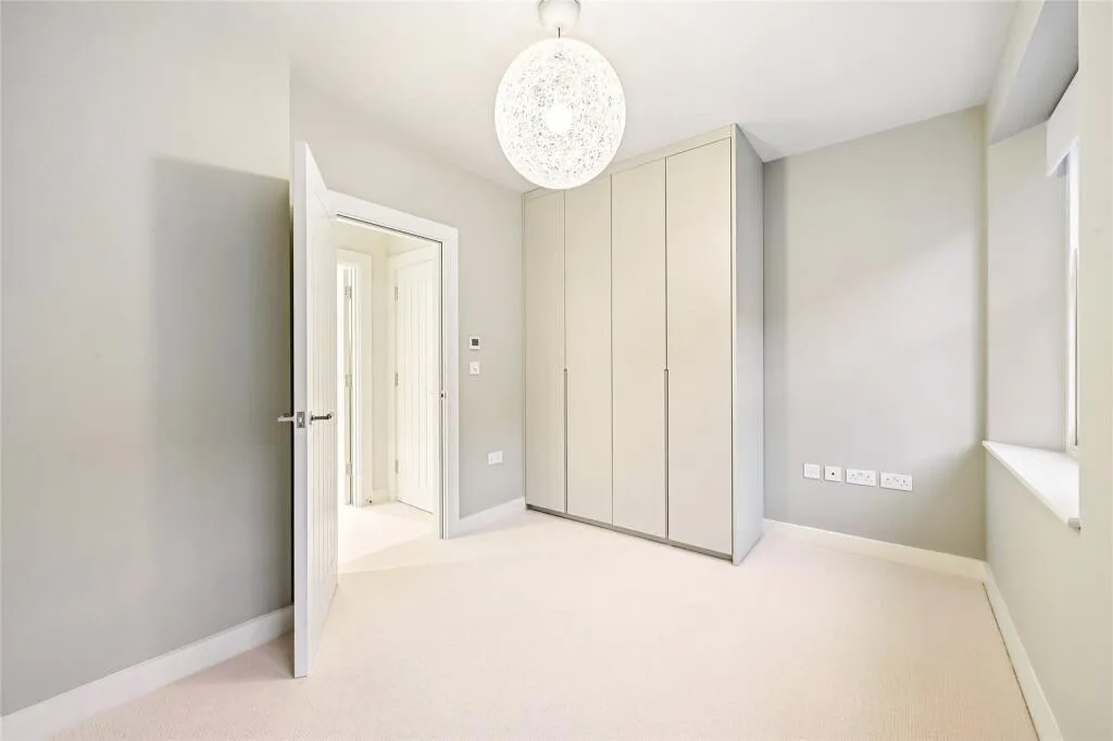 3 bedroom mews property for rent