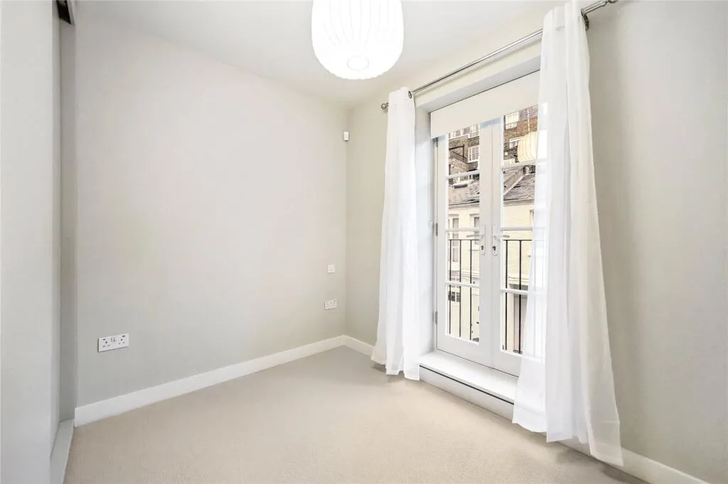 3 bedroom mews property for rent