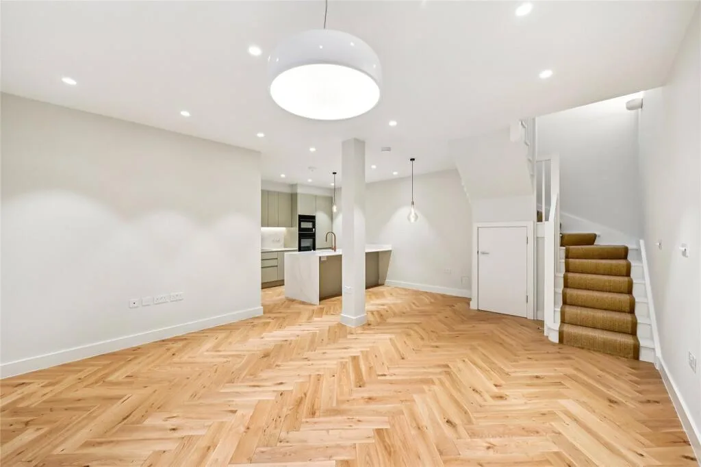 3 bedroom mews property for rent