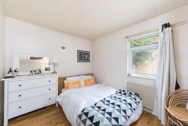 3 bedroom mews property for rent