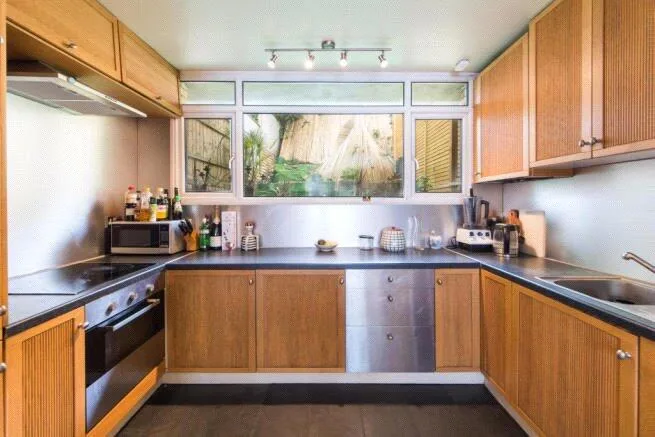 3 bedroom mews property for rent