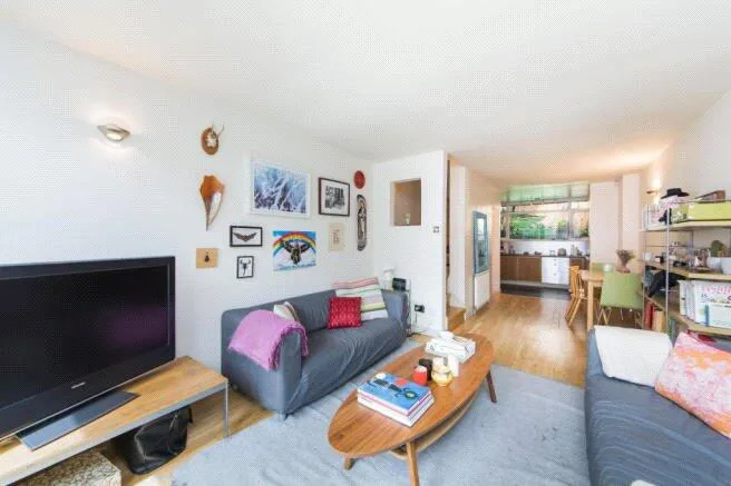 3 bedroom mews property for rent