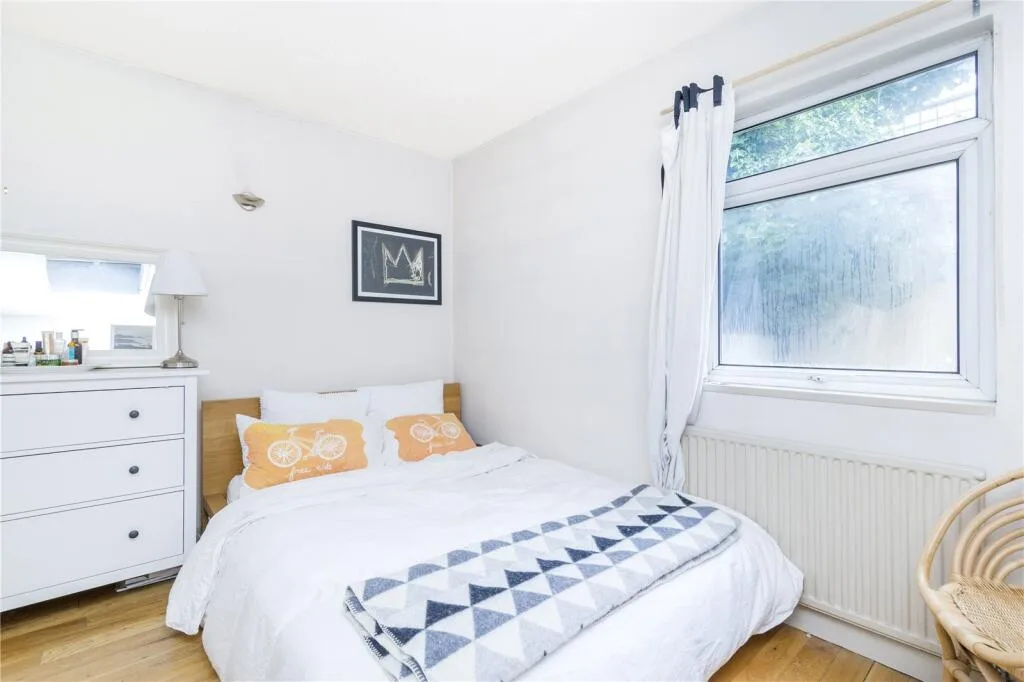 3 bedroom mews property for rent