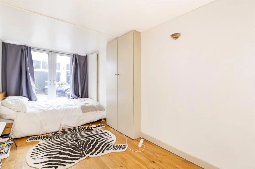 3 bedroom mews property for rent