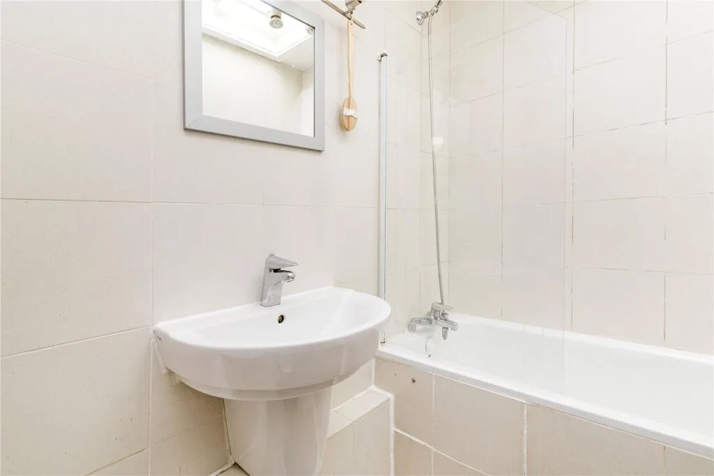 3 bedroom mews property for rent