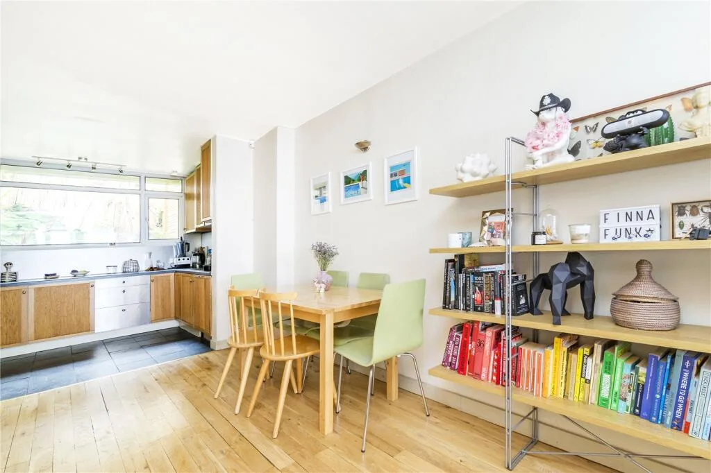 3 bedroom mews property for rent