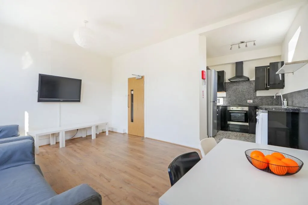 4 bedroom flat for rent