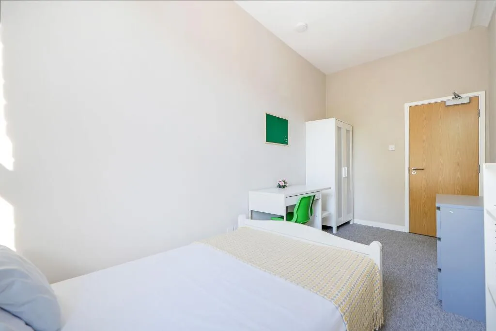4 bedroom flat for rent