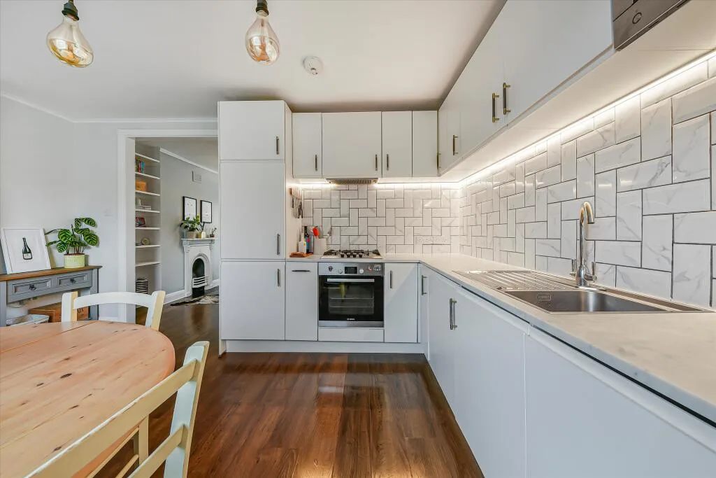 2 bedroom maisonette for rent