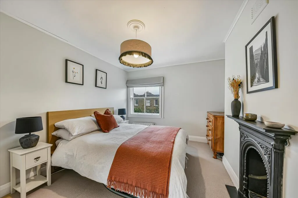 2 bedroom maisonette for rent