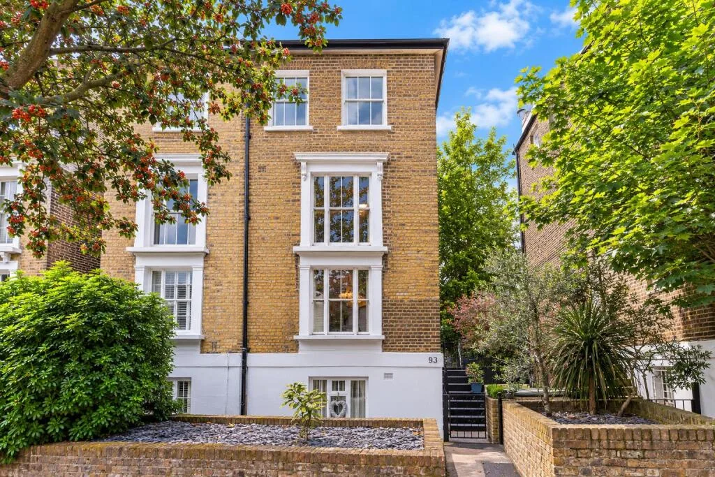 2 bedroom maisonette for rent