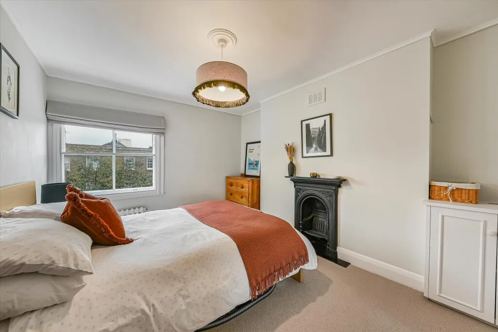 2 bedroom maisonette for rent