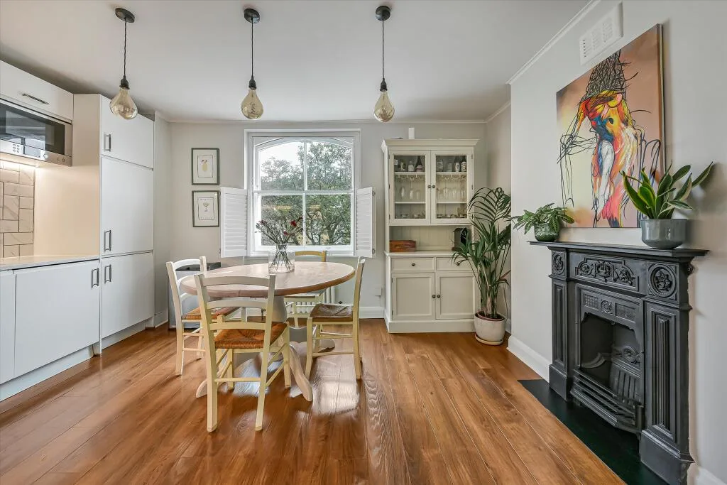 2 bedroom maisonette for rent
