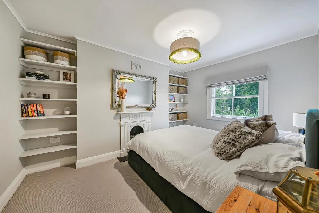2 bedroom maisonette for rent