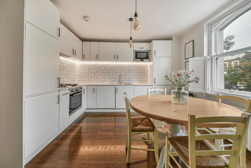 2 bedroom maisonette for rent