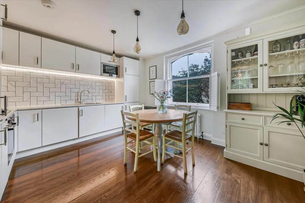 2 bedroom maisonette for rent
