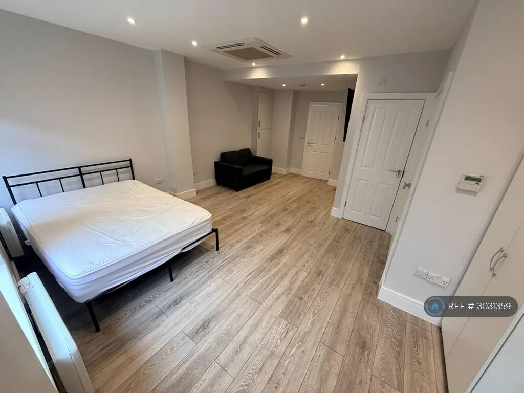 Studio flat for rent