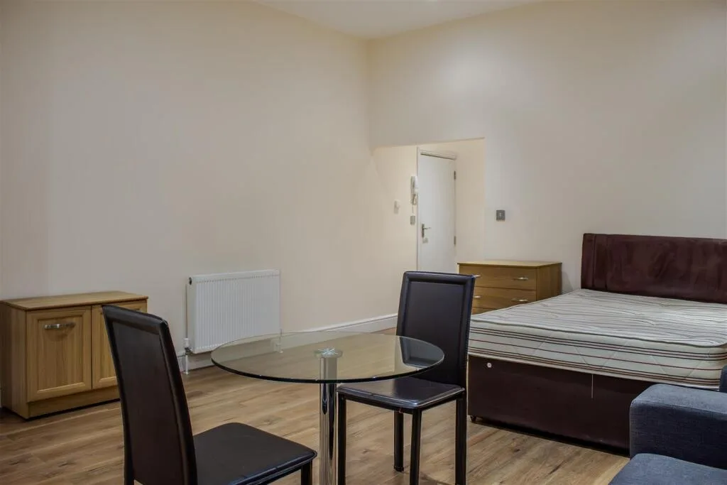Studio apartment for rent