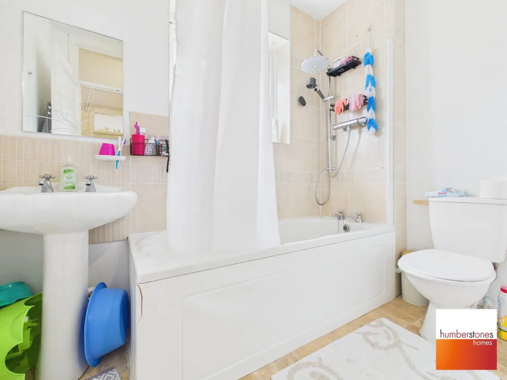 3 bedroom semi-detached house for rent