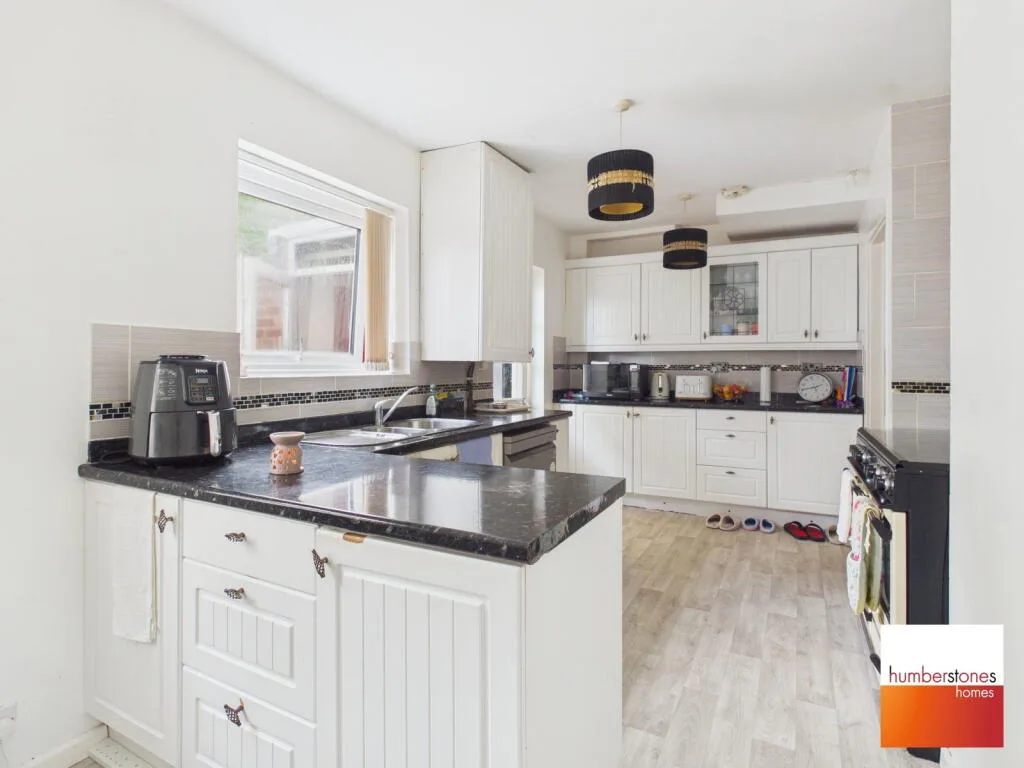 3 bedroom semi-detached house for rent