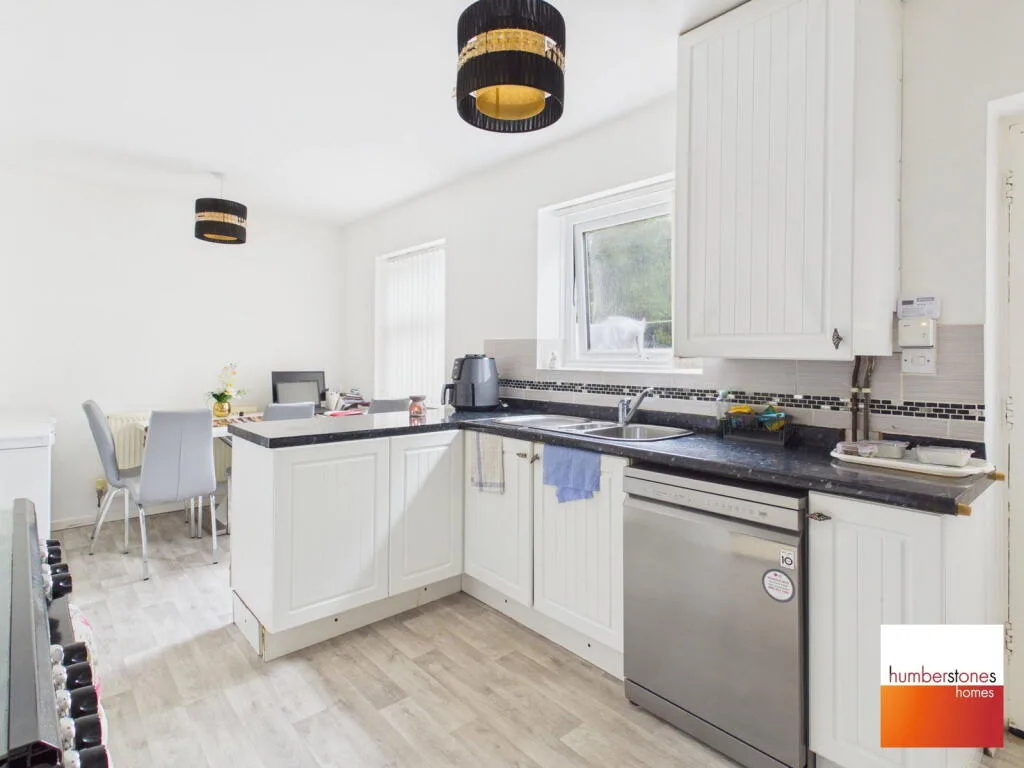 3 bedroom semi-detached house for rent