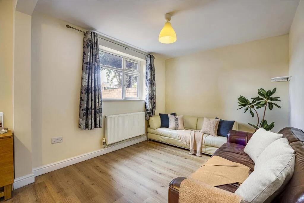 1 bedroom semi-detached house for rent