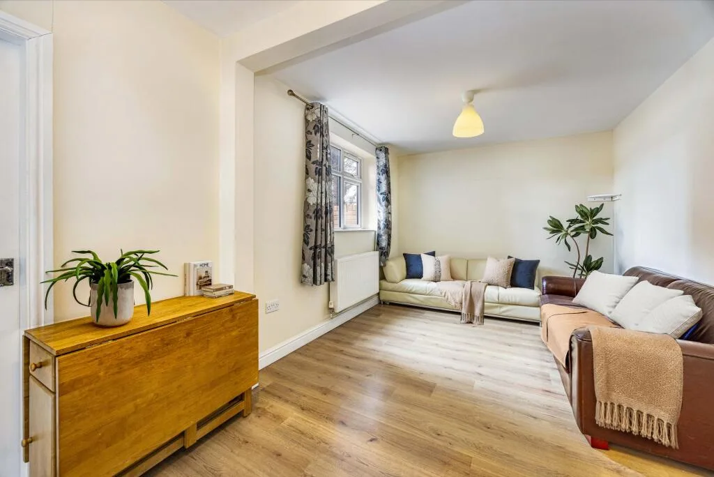 1 bedroom semi-detached house for rent