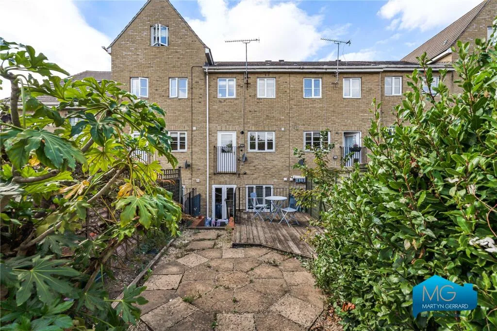 4 bedroom terraced house for rent