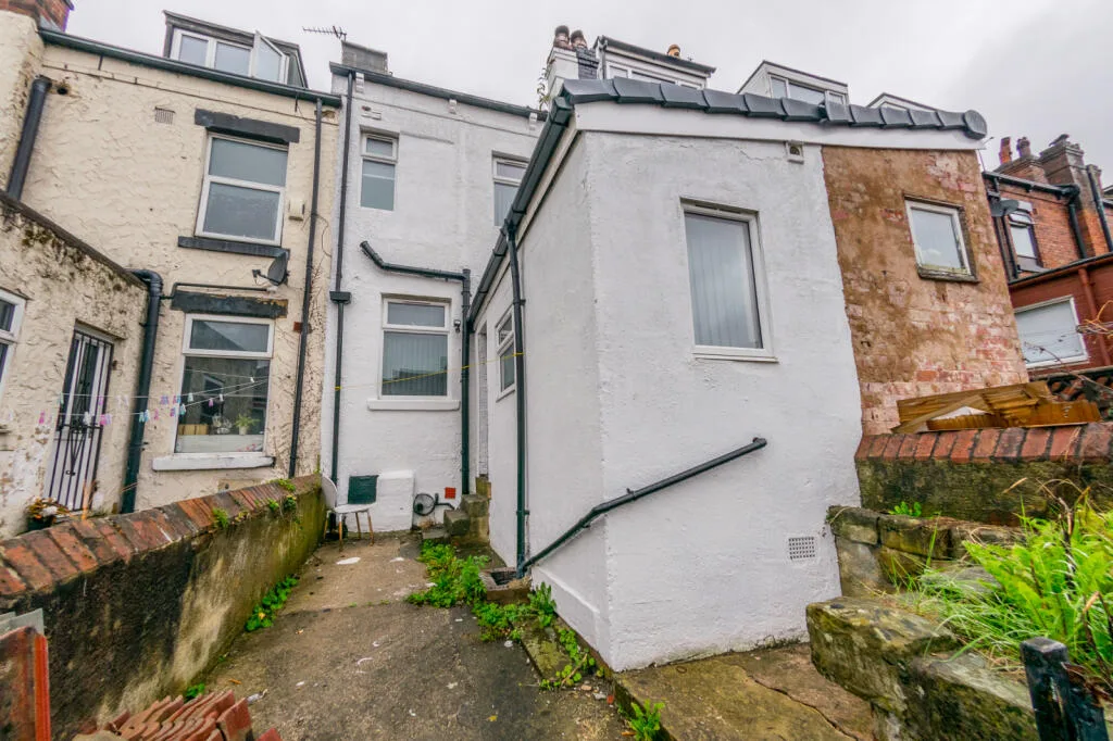 5 bedroom terraced house for rent
